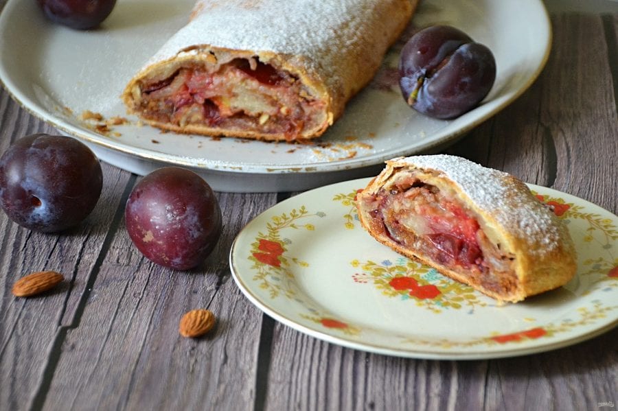 Штрудель со сливами: рецепт вкусного венского десерта (Фото)
