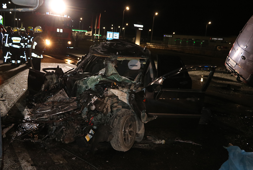 ДТП Днепр: машины всмятку, 2 погибших и 3 пострадавших