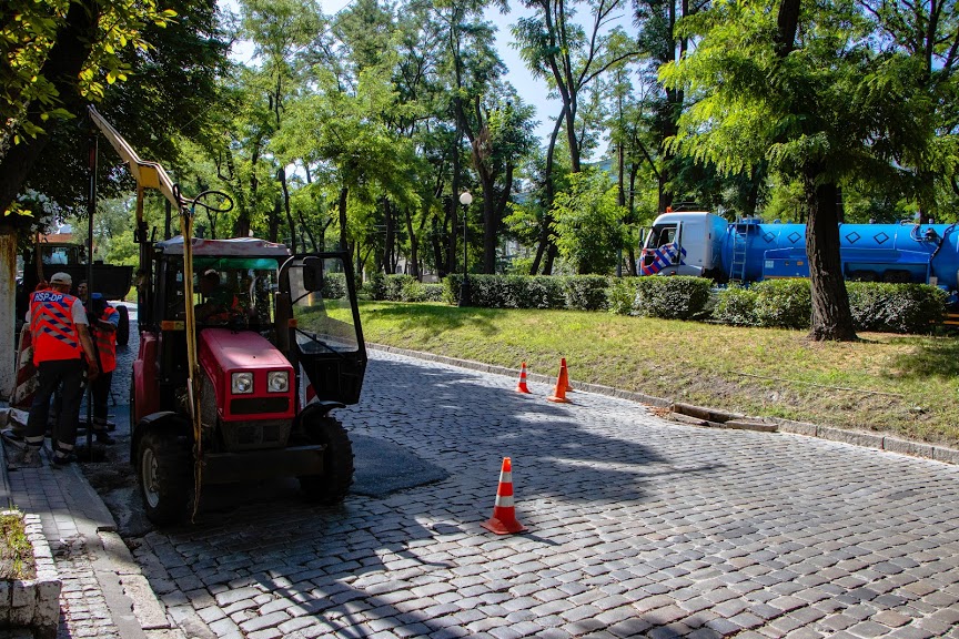 У Дніпрі показали, як працює сучасна каналопромивна машина