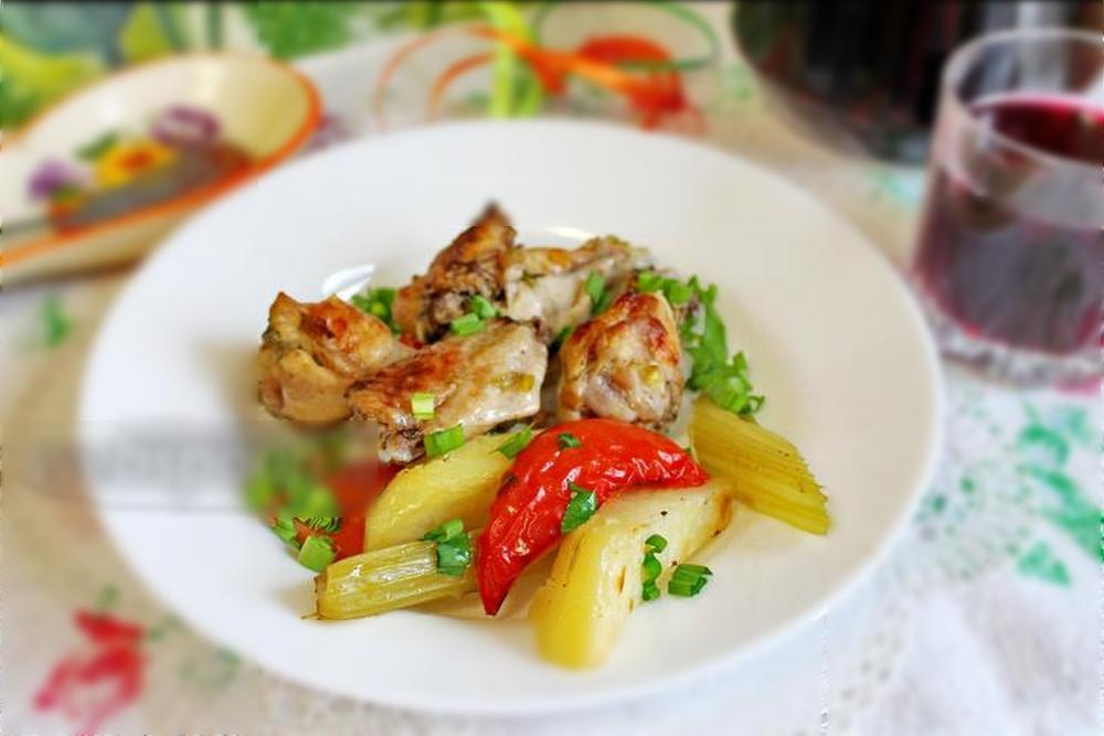 Жаркое с курицей и овощами в духовке: легкий рецепт