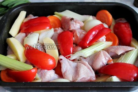 Жаркое с курицей и овощами в духовке: легкий рецепт