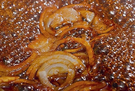 Оякодон: рецепт японского омлета с рисом и курицей