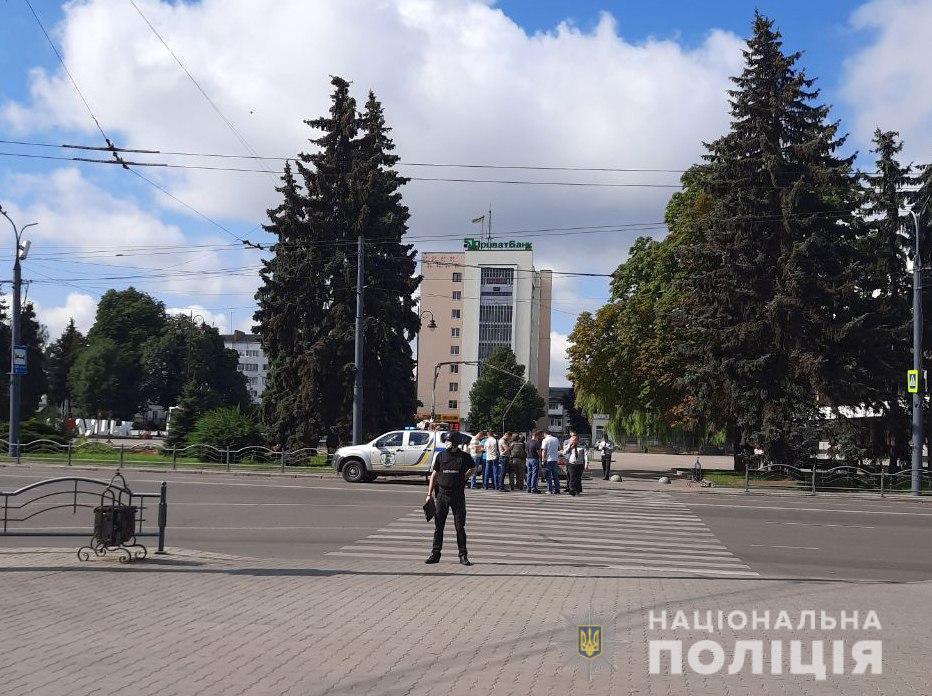 Захват заложников в Луцке: террорист предъявил новые требования к Зеленскому и Коломойскому