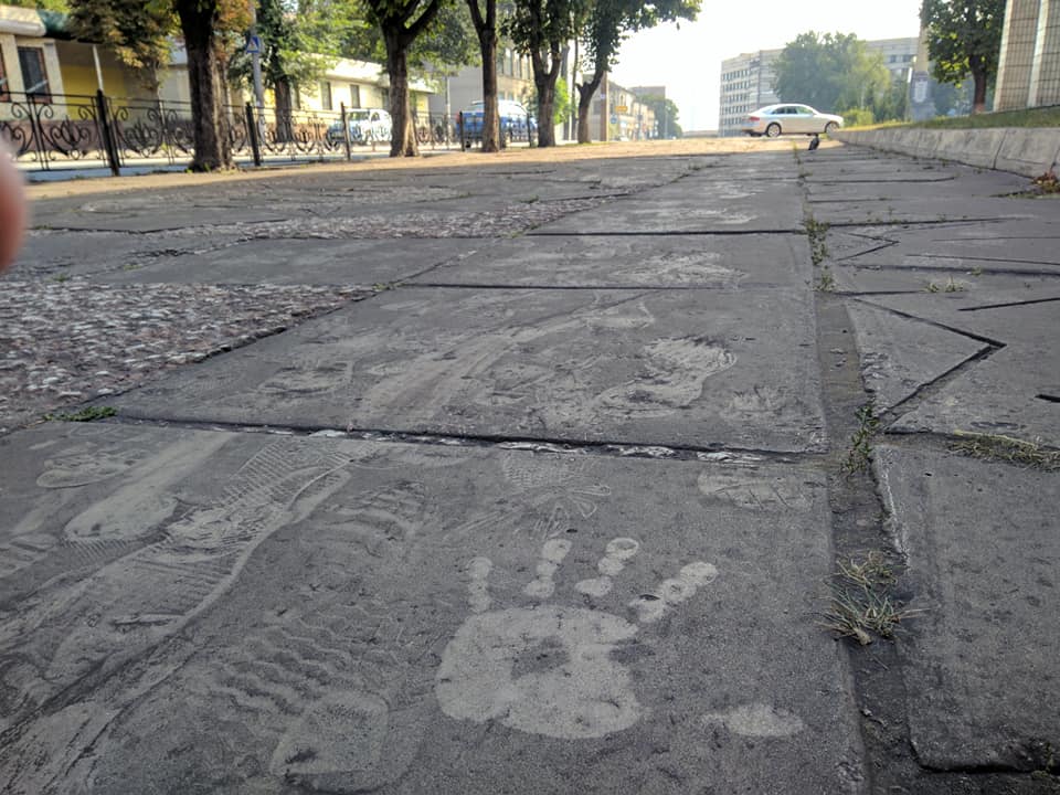 Не открывайте окна: Каменское накрыло столбом черной пыли (Фото)