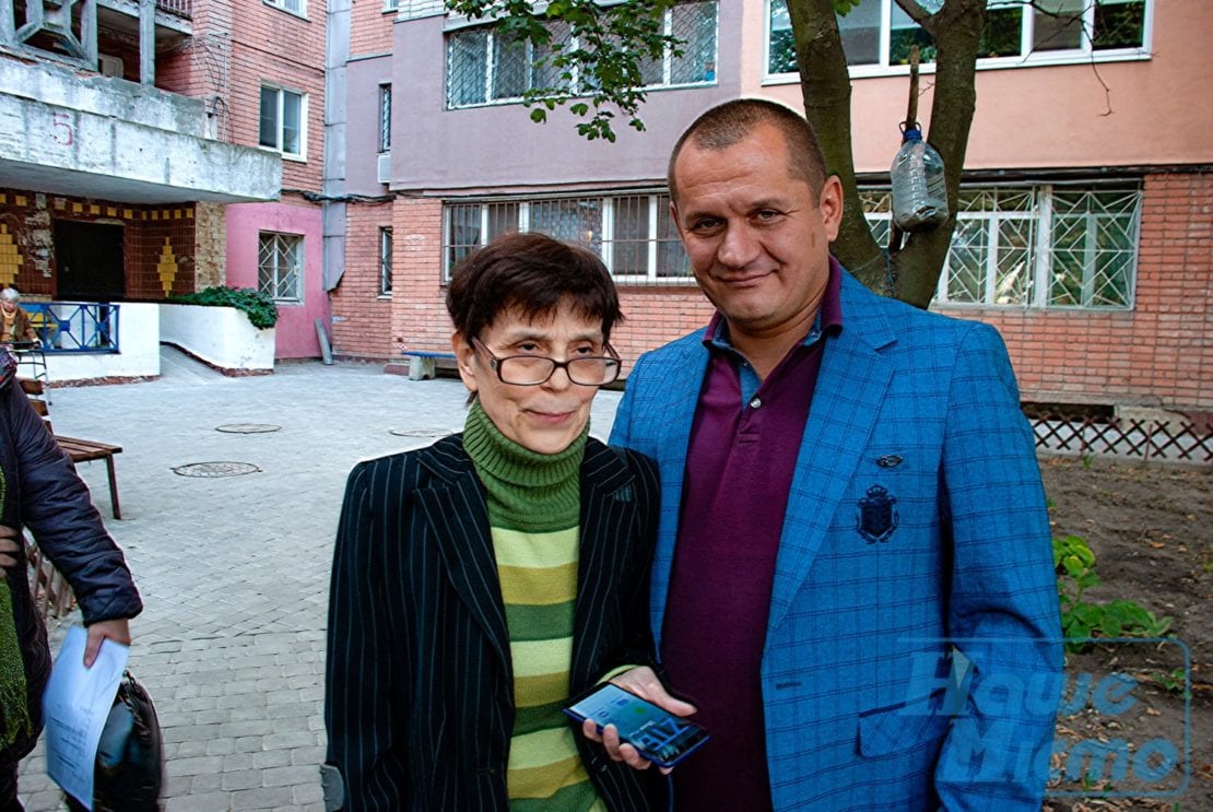 Газета "Наше місто" объявляет конкурс "Депутат становится волшебником"