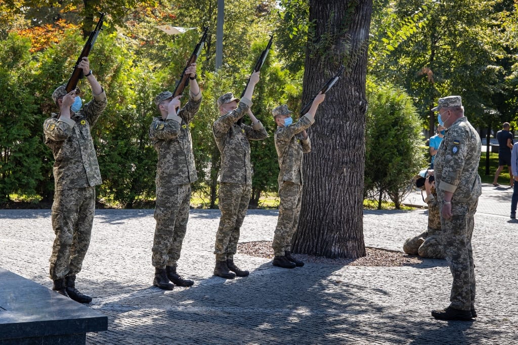 В Днепре почтили память защитников Украины погибших в Иловайске (Фото)