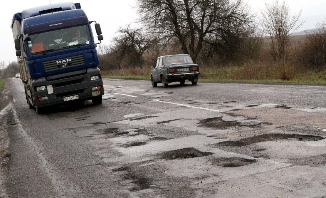 Стало известно, кому "Слуги Народа" продали места в списках партии на местные выборы в Днепре