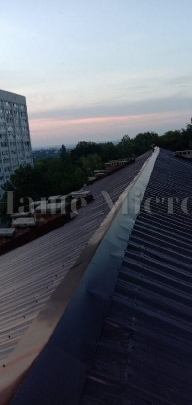 В центре Днепра отремонтировали кровлю жилого дома