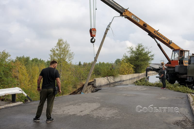 В Днепропетровской области обвалился мост через Днепр