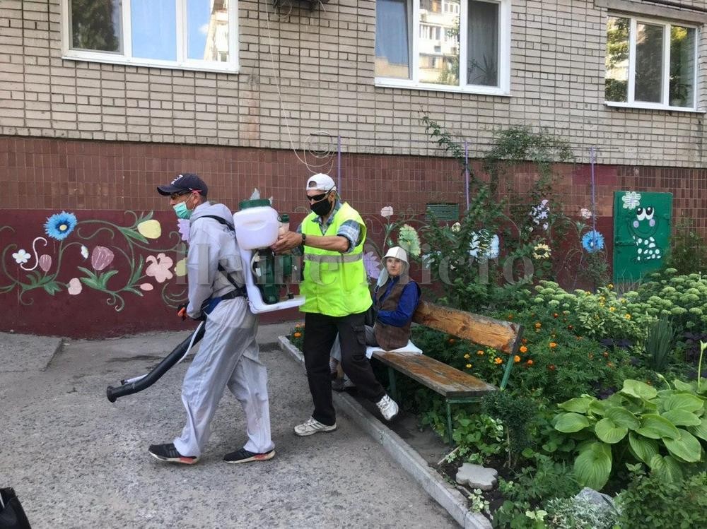 В Самарском районе Днепра обрабатывают подъезды от COVID-19
