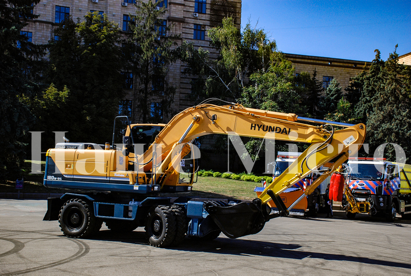 Парад коммунальной техники в Днепре (ФОТОРЕПОРТАЖ)