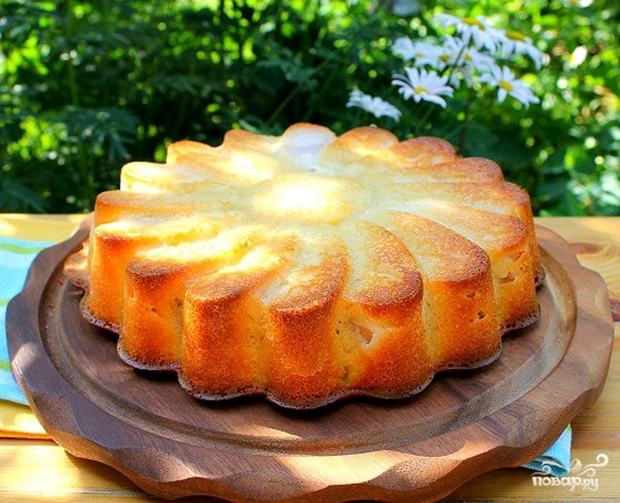 Заливной грушевый пирог: вкусный десерт на скорую руку (Фото)