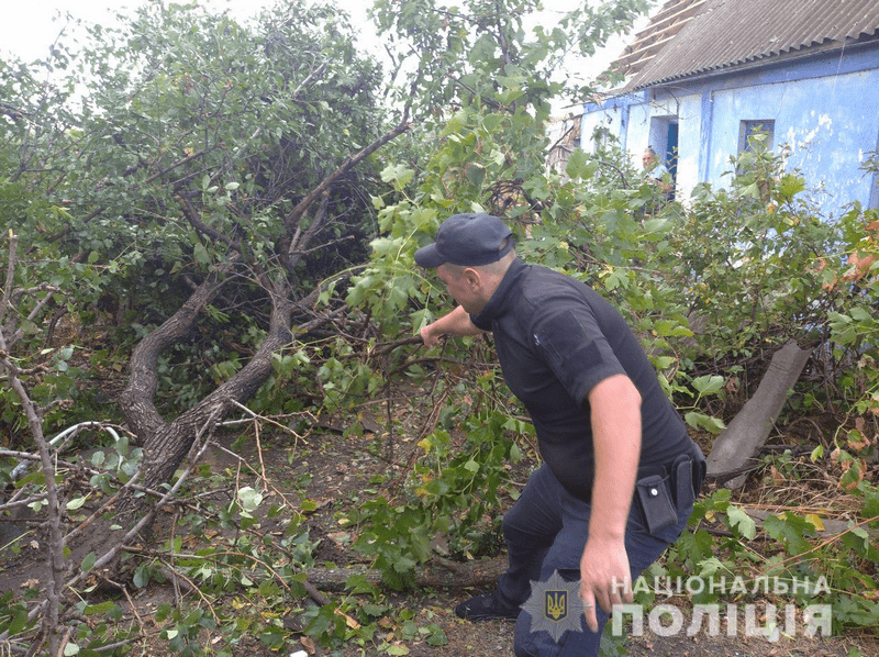 Разрушительный смерч оставил без крыши полсела и школу