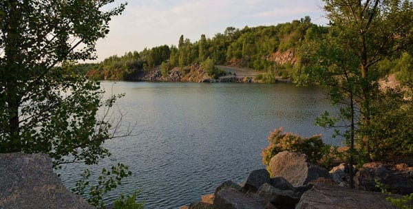 Кристально чистая вода: как добраться к Савровскому гранитному карьеру