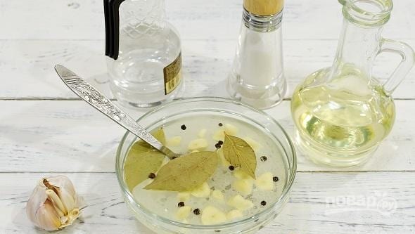 Маринованные шампиньоны по-быстрому: рецепт хрустящих грибочков (Фото)