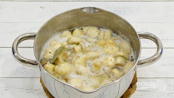 Маринованные шампиньоны по-быстрому: рецепт хрустящих грибочков (Фото)