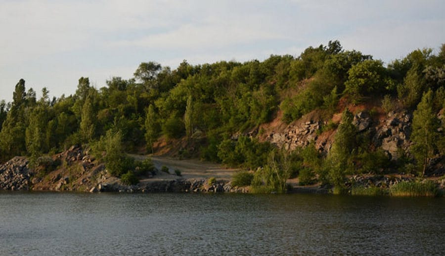 Кристально чистая вода: как добраться к Савровскому гранитному карьеру