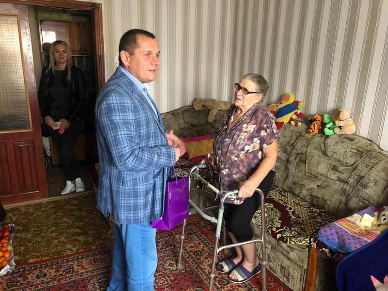 В Днепре вручили подарки ко Дню пожилого человека.Новости Днепра