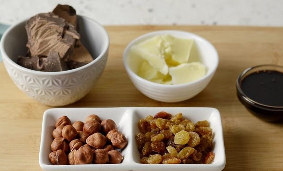 Домашний шоколад с изюмом и орехами: удивите своих близких