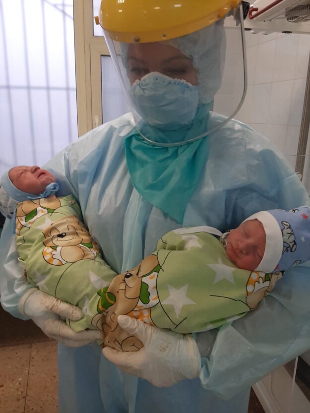 Женщина с коронавирусом родила двух мальчиков. Новости Днепра