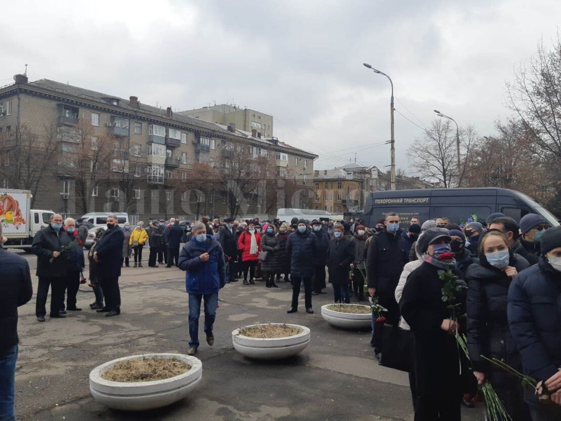 Прощание с Александром Дегтяревым в Днепре: панихиду посетил Владимир Зеленский (Фото, видео)