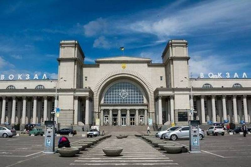 В Днепре празднует день рождения ж/д вокзал. Новости Днепра