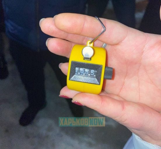 В Харькове создали самую большую елку из автомобилей
