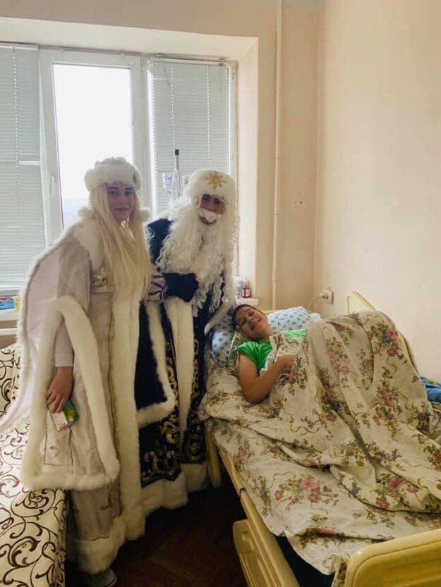 В Днепре на день Святого Николая устроили праздник для детей, находящихся в больнице (Фото)