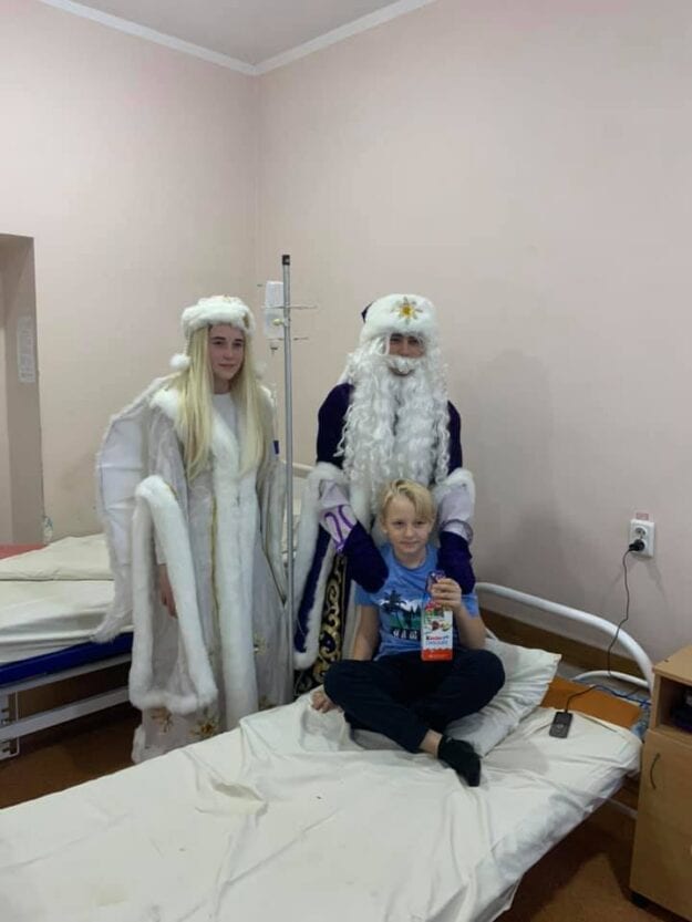В Днепре на день Святого Николая устроили праздник для детей, находящихся в больнице (Фото)