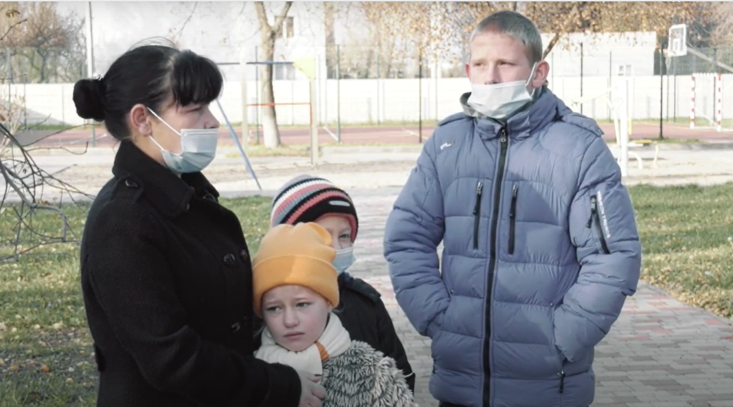 мама с тремя детьми лишилась всего во время пожара (Видео)