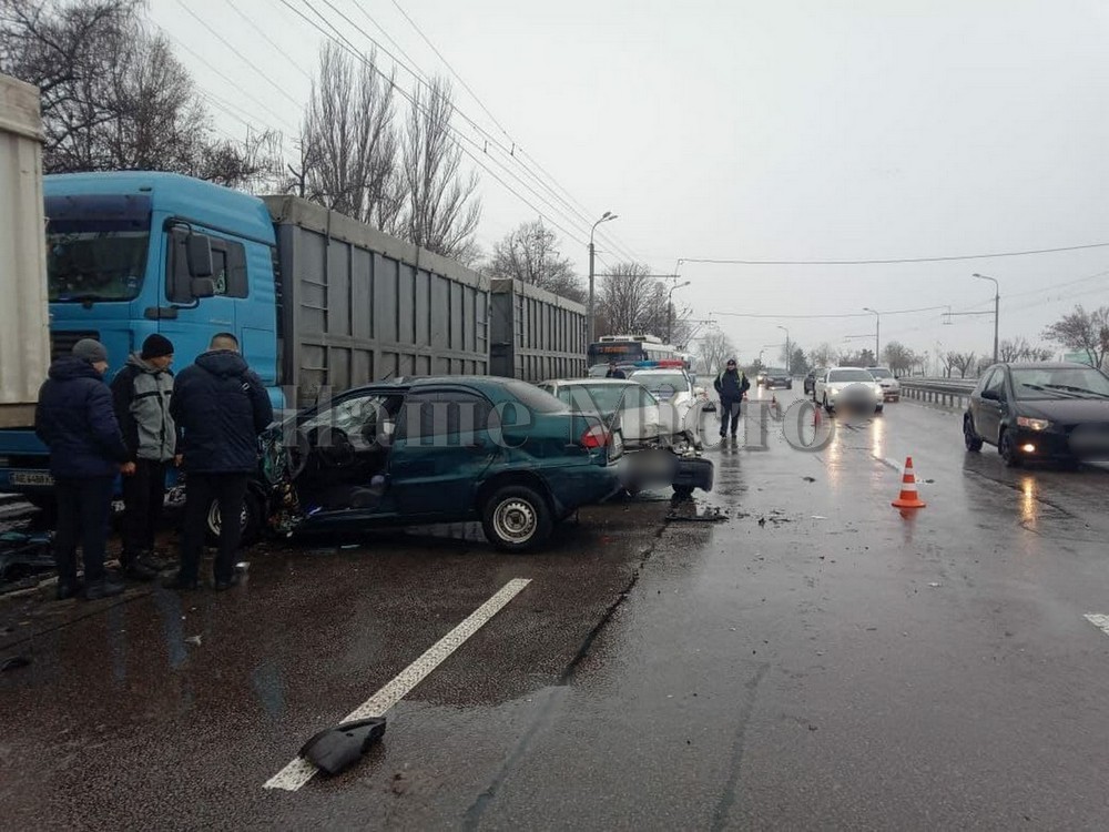 ДТП с пострадавшими на Набережной Заводской – новости Днепра