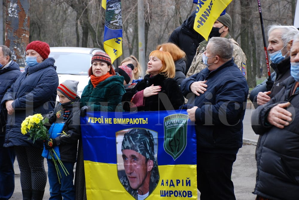 В Днепре установили памятник погибшим героям Соборного района в ООС (Фото)