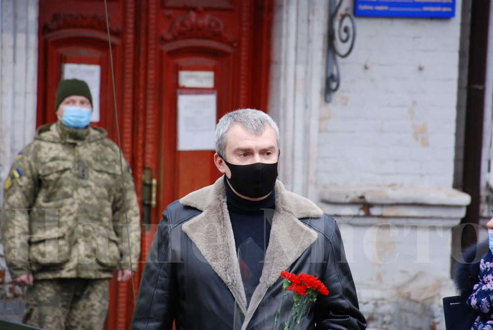 В Днепре установили памятник погибшим героям Соборного района в ООС (Фото)