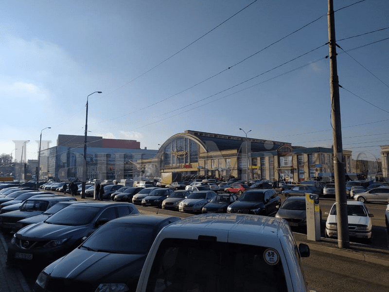 Горожане готовятся к празднику и штурмуют "Озерку"– новости Днепра