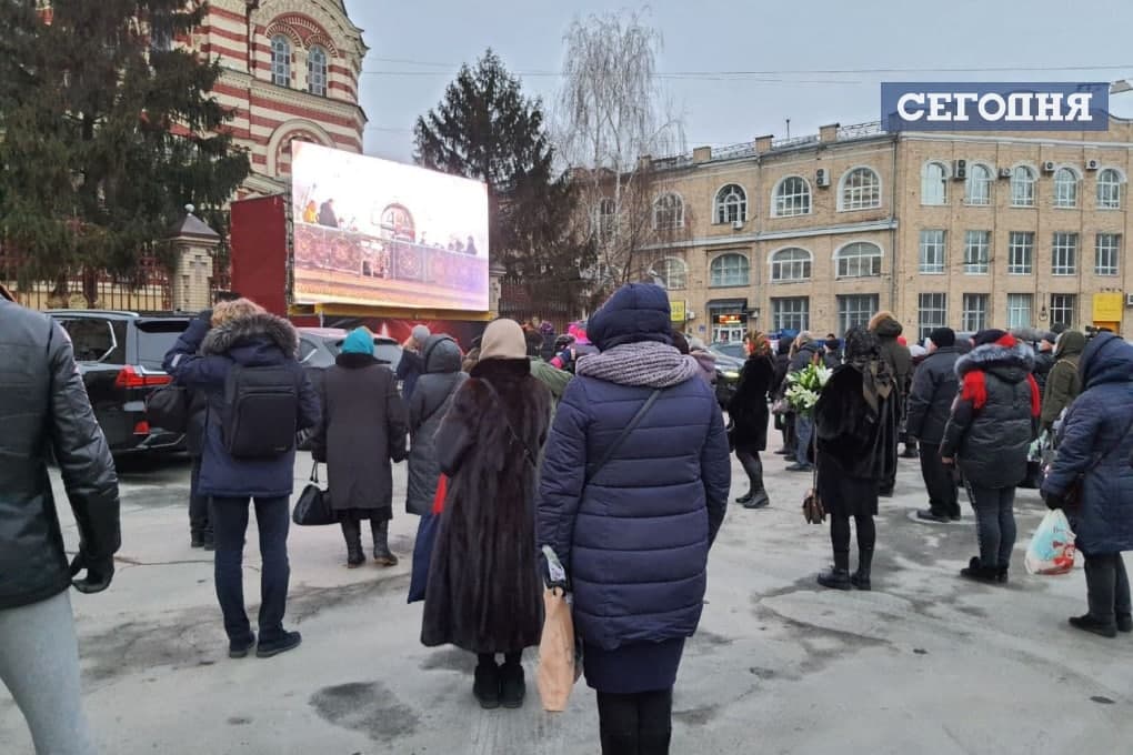 Похороны Геннадия Кернеса транслируют онлайн 