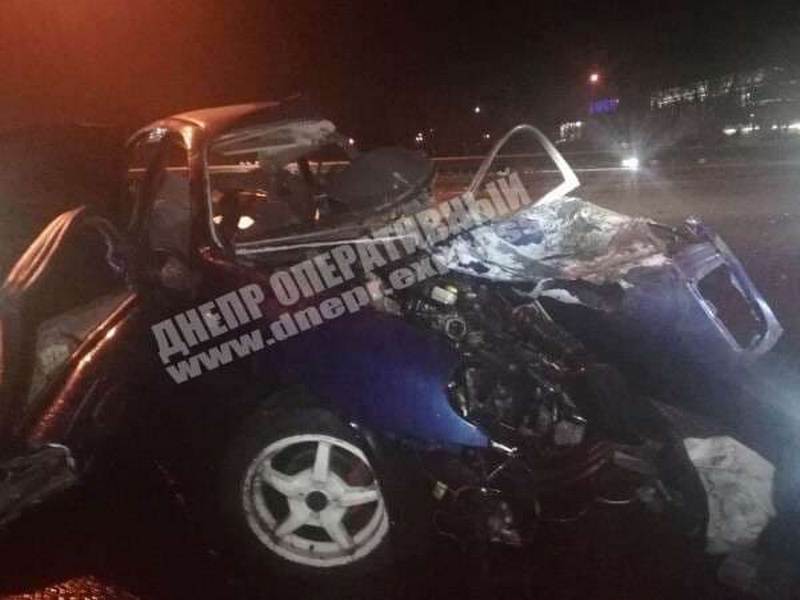 Водитель Daewoo Lanos врезался в опору и погиб - новости Днепра