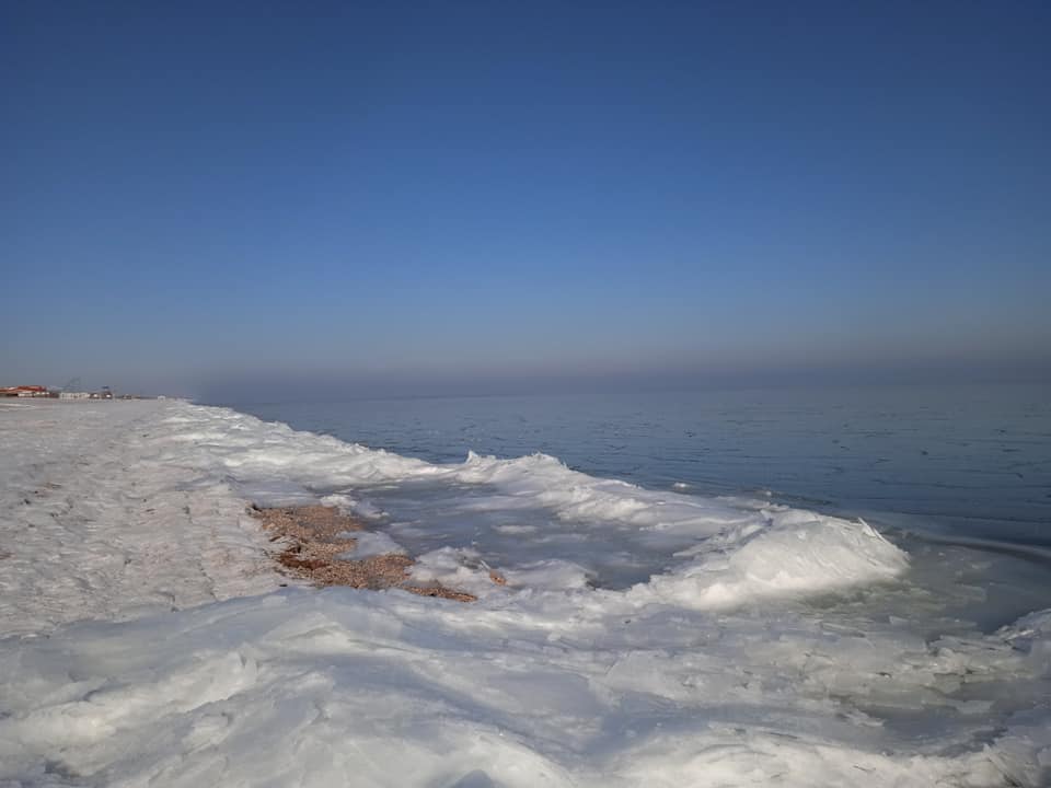 Азовское море замерзло