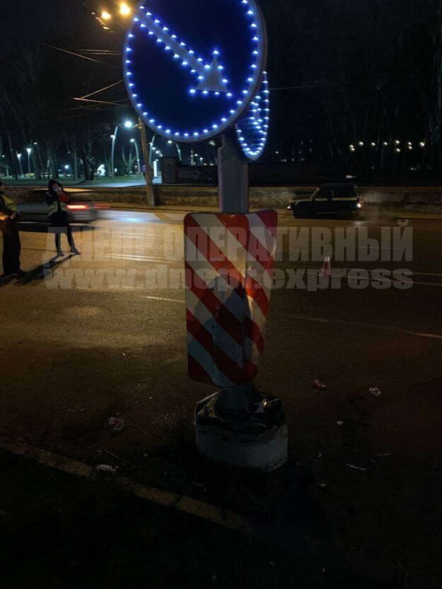 ДТП в Днепре: маршрутка с пассажирами протаранила столб