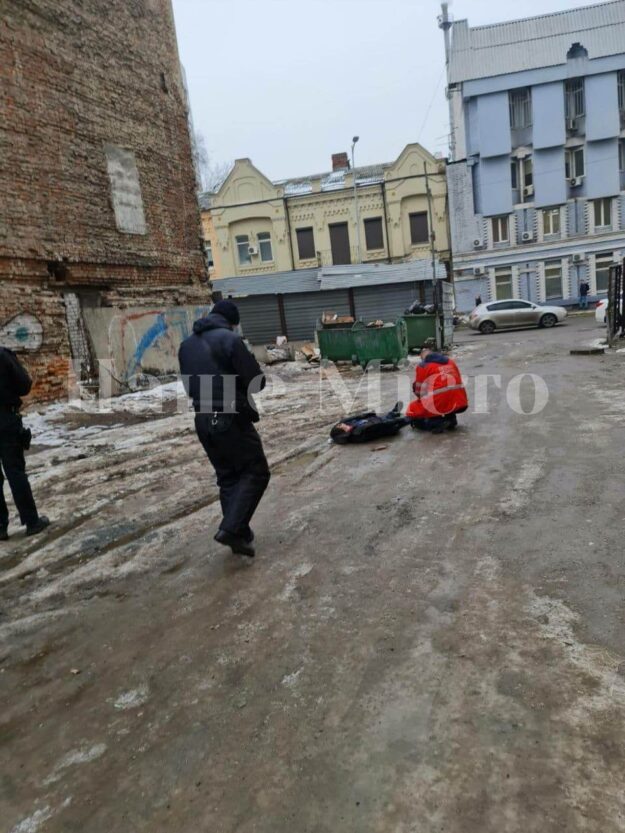 Во дворе возле «Мост-сити» нашли труп (Фото) – новости Днепра