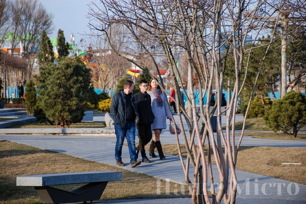 Сквер Прибрежный наполнился атмосферой любви (Фоторепортаж) – новости Днепра