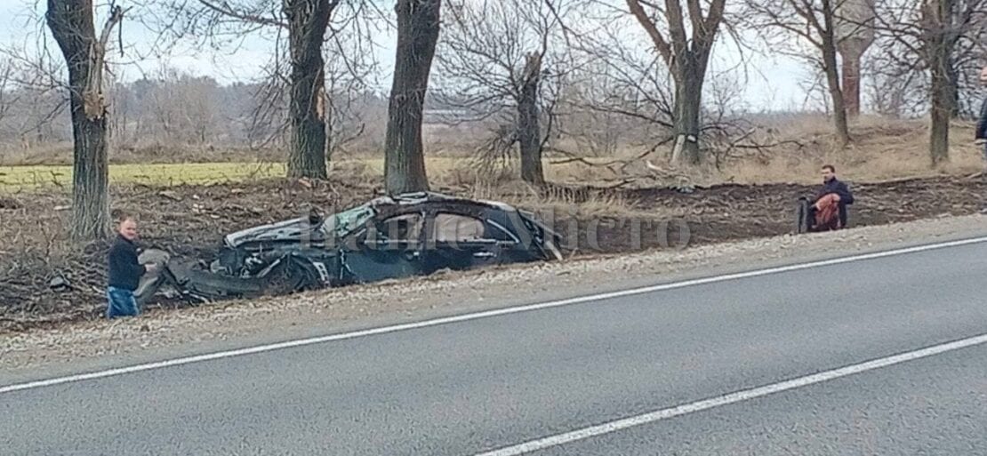 На трассе Днепр-Кривой Рог Infiniti вылетела в кювет – новости Днепра