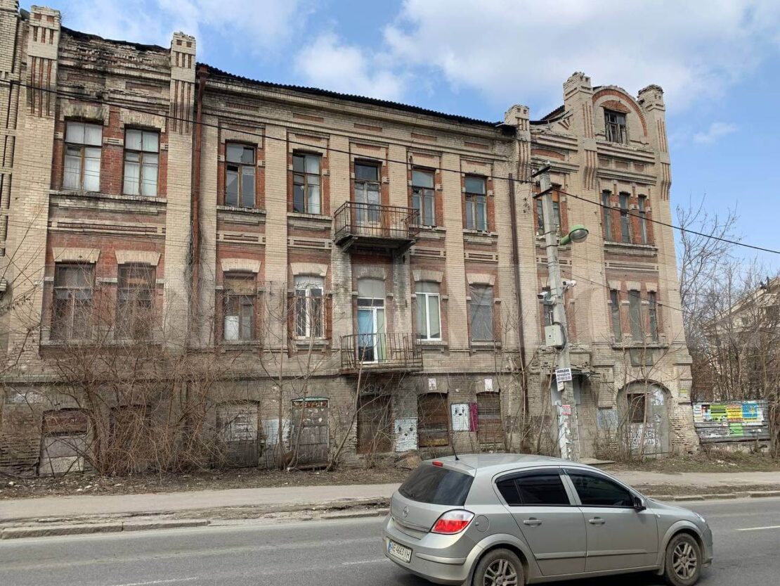 Дом, в котором можно увидеть призраков: какие тайны хранит поместье купца Ревякина в Днепре