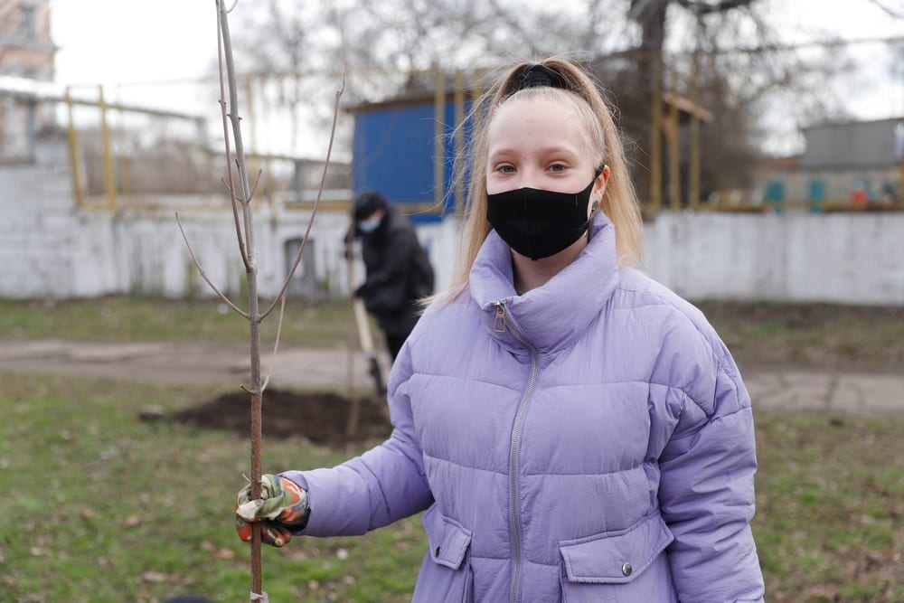 Горожане объединились, чтобы высадить деревья для нового сквера – новости Днепра