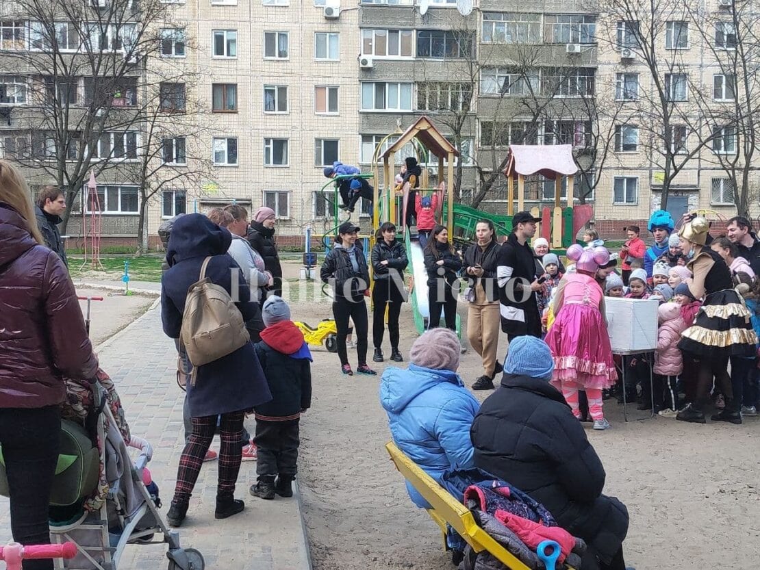 В переулке Крушельницкой высадили молодые деревья – новости Днепра