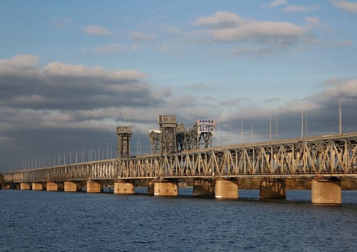 С Амурского моста сняли школьницу – новости Днепра