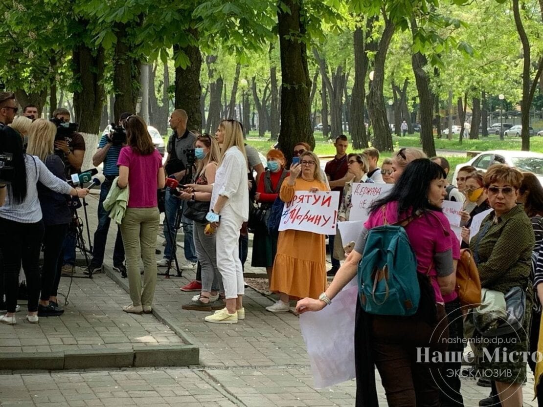 Митинг в поддержку женщины, которая убила мужа тирана – новости Днепра