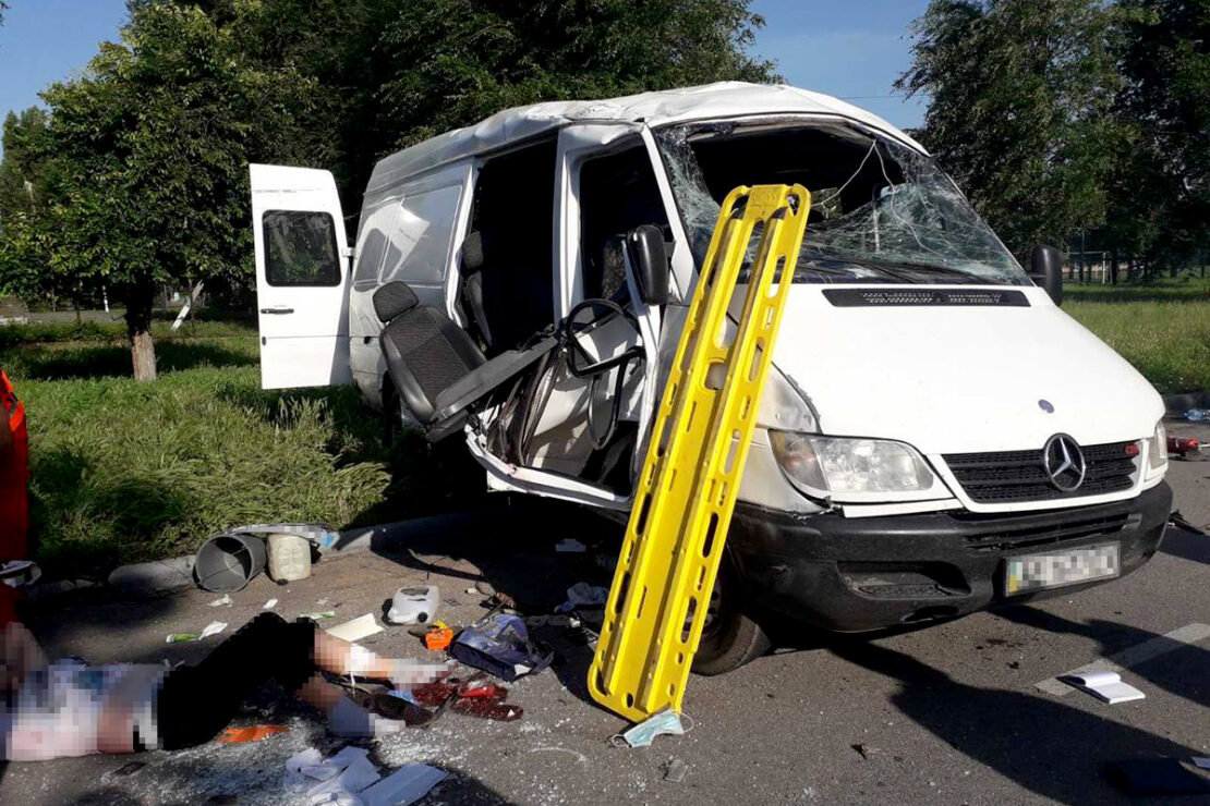 В ДТП попал автобус, который вез на сбор черешни – новости Днепра