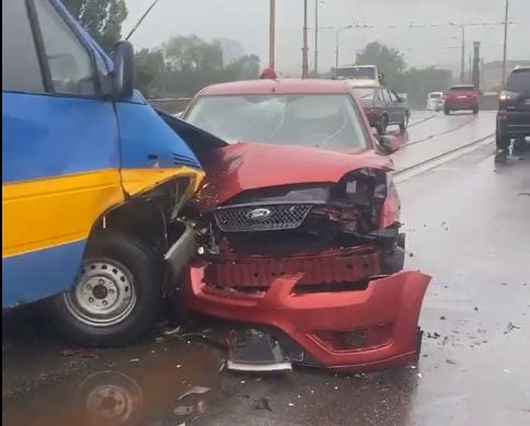 Жесткое ДТП на Амурском мосту в Днепре 03.06.21 – новости Днепра