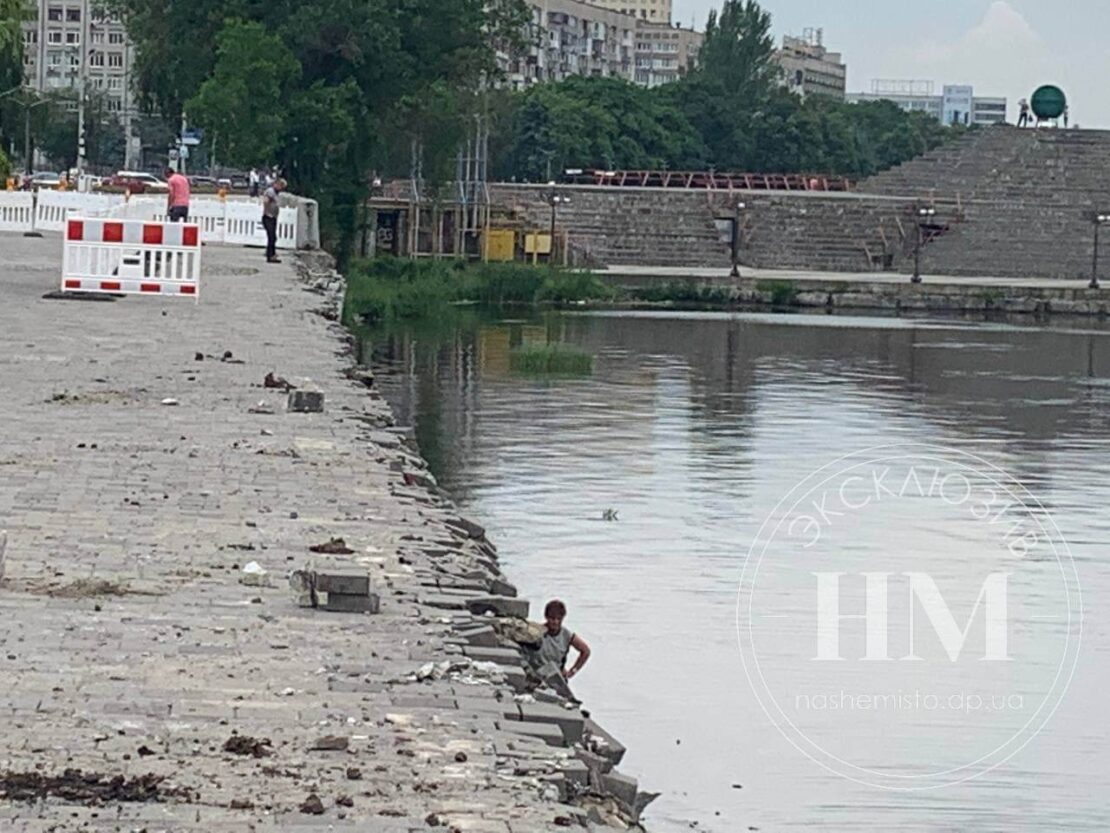 Ушла часть набережной: что говорят в горсовете – новости Днепра