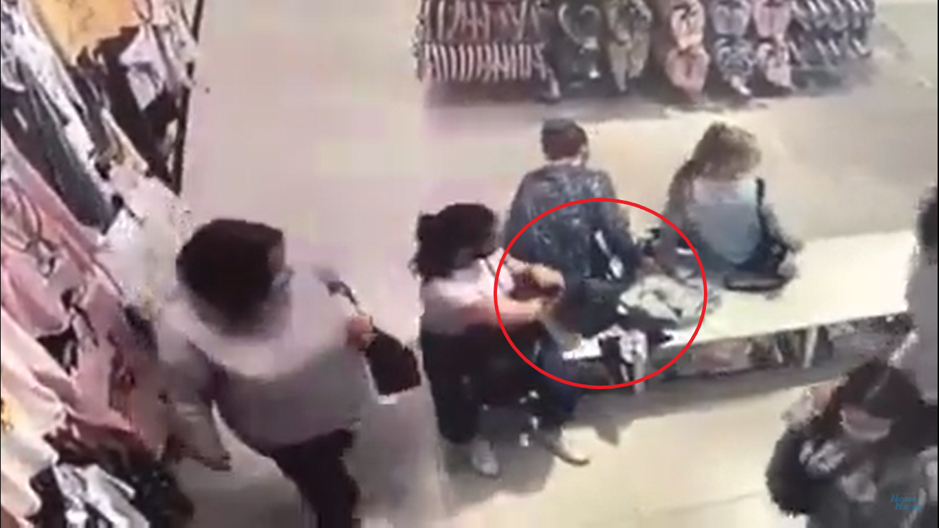 В Днепре воровка украла чужой кошелек во время примерки обуви (видео момента)